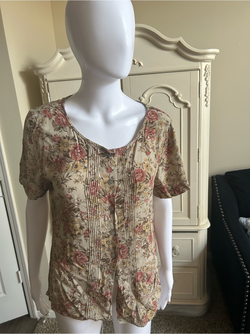 JH Collectibles Cream Floral Pintuck Short Sleeve Blouse